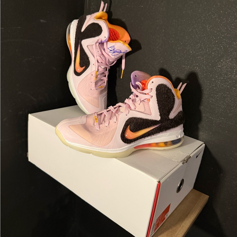 Nike Men’s Lebron  Pink and Black Sneakers